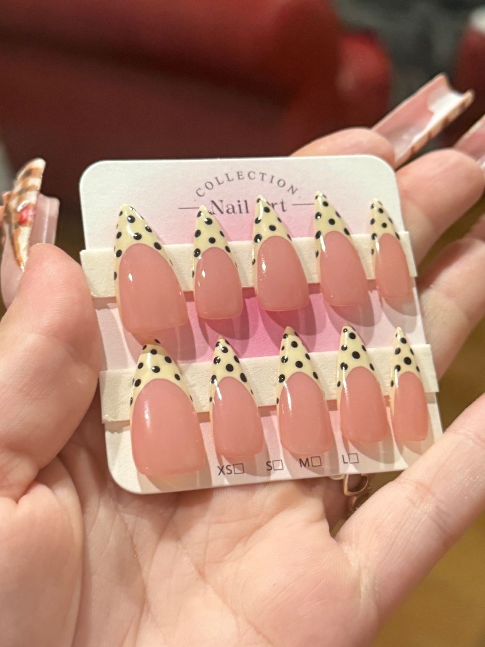 Nail Art Press-On Nails in yellow with Polka Dot Tip